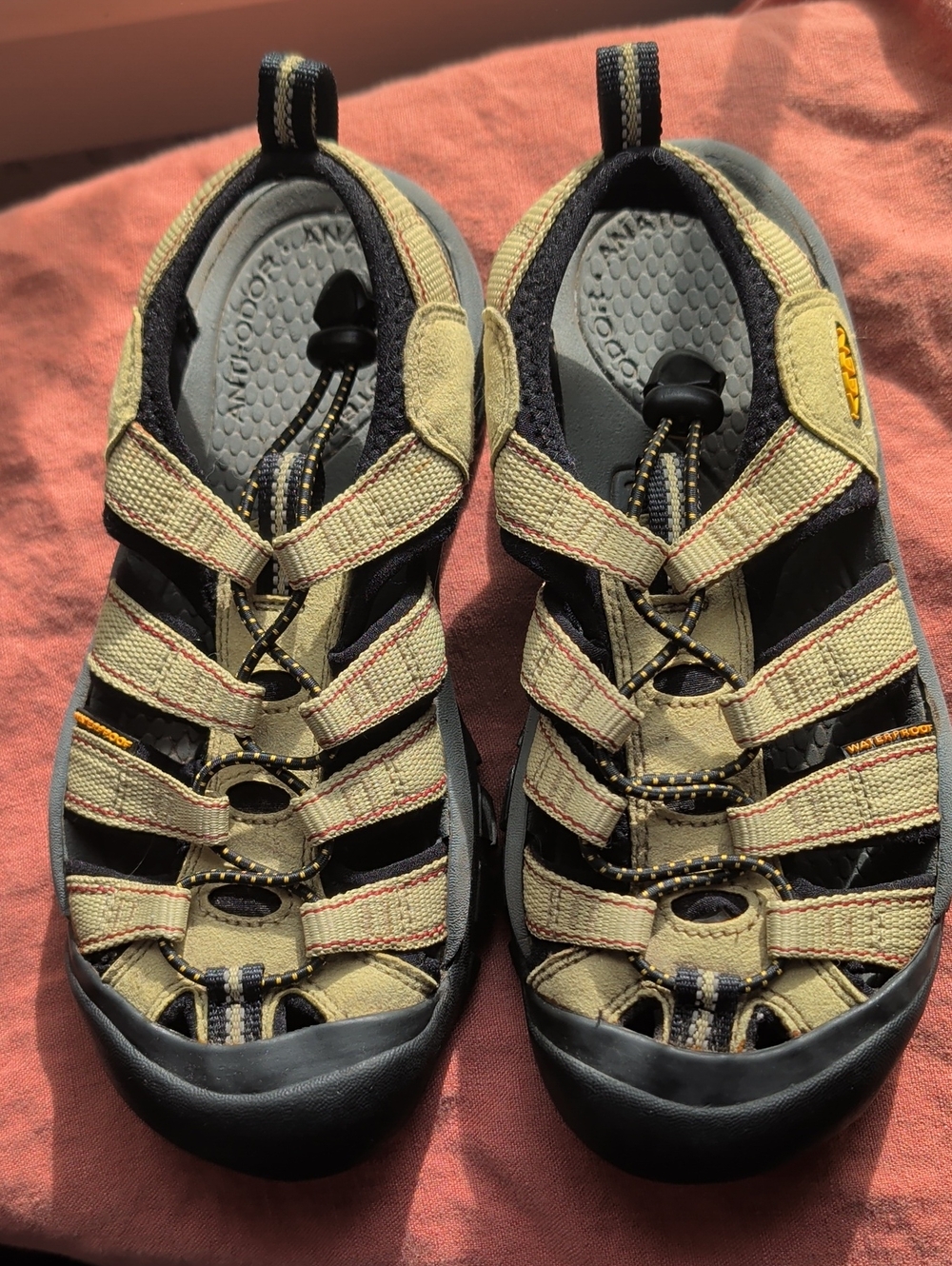 💚 💛 Keen 6 Sandals Closed-Toe Sport Hiking Walking Tread Granola Hippie Beach